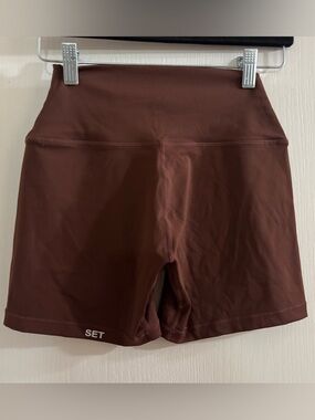 SET Active High-Rise Bike Shorts in Deep Brown
